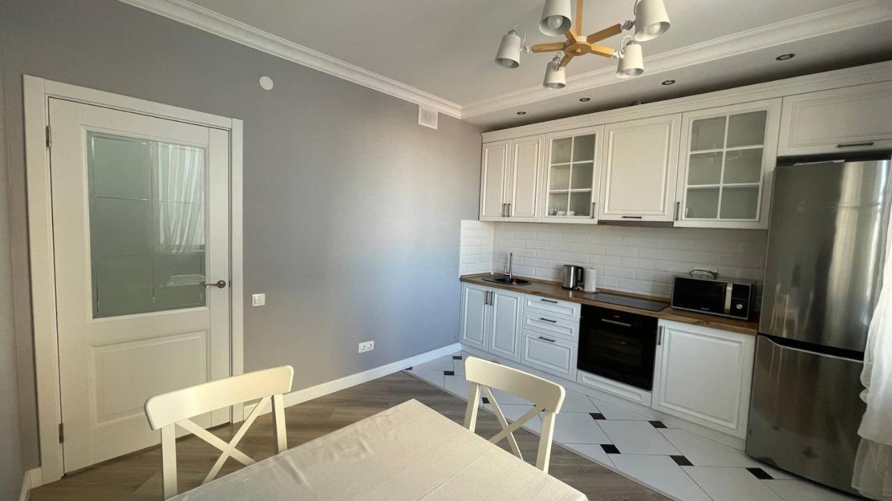 ErNaz Plus Apartments: Sauran-Towers Asztana Kültér fotó