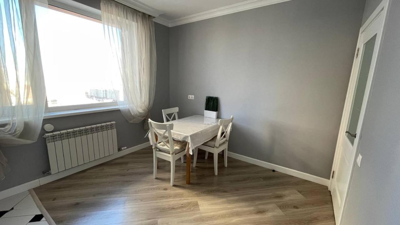 ErNaz Plus Apartments: Sauran-Towers Asztana Kültér fotó