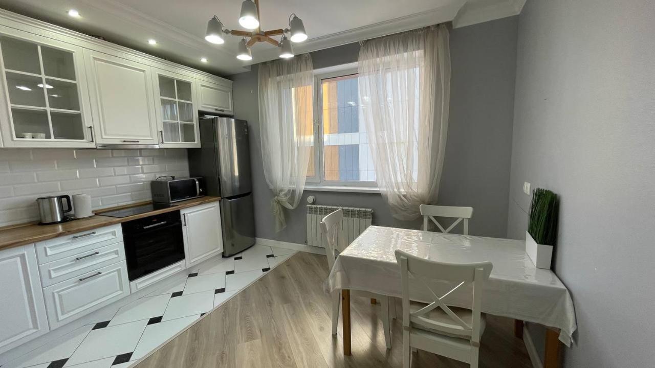 ErNaz Plus Apartments: Sauran-Towers Asztana Kültér fotó