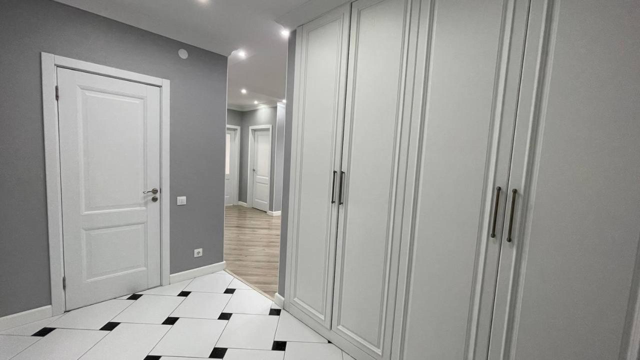 ErNaz Plus Apartments: Sauran-Towers Asztana Kültér fotó